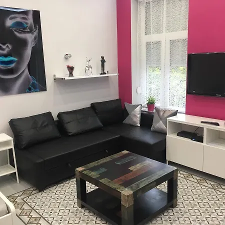 Diana's Charming At The Buda Castle Apartment
